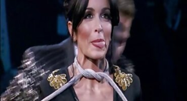 young puppy sex Cô gái với kính hút phim sex âu vòi nước.