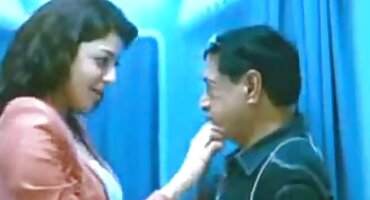 sex gà Fucking Latina bởi hồ phim sexy bơi với vòi nước.