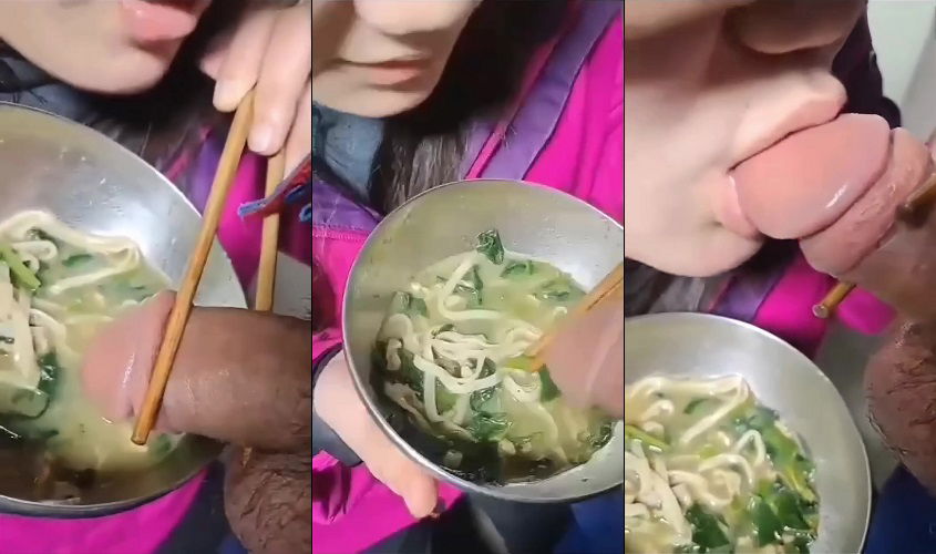 sex nhỏ Độc lạ em gái ăn mì còn lấy chim anh chấm vô nước mút